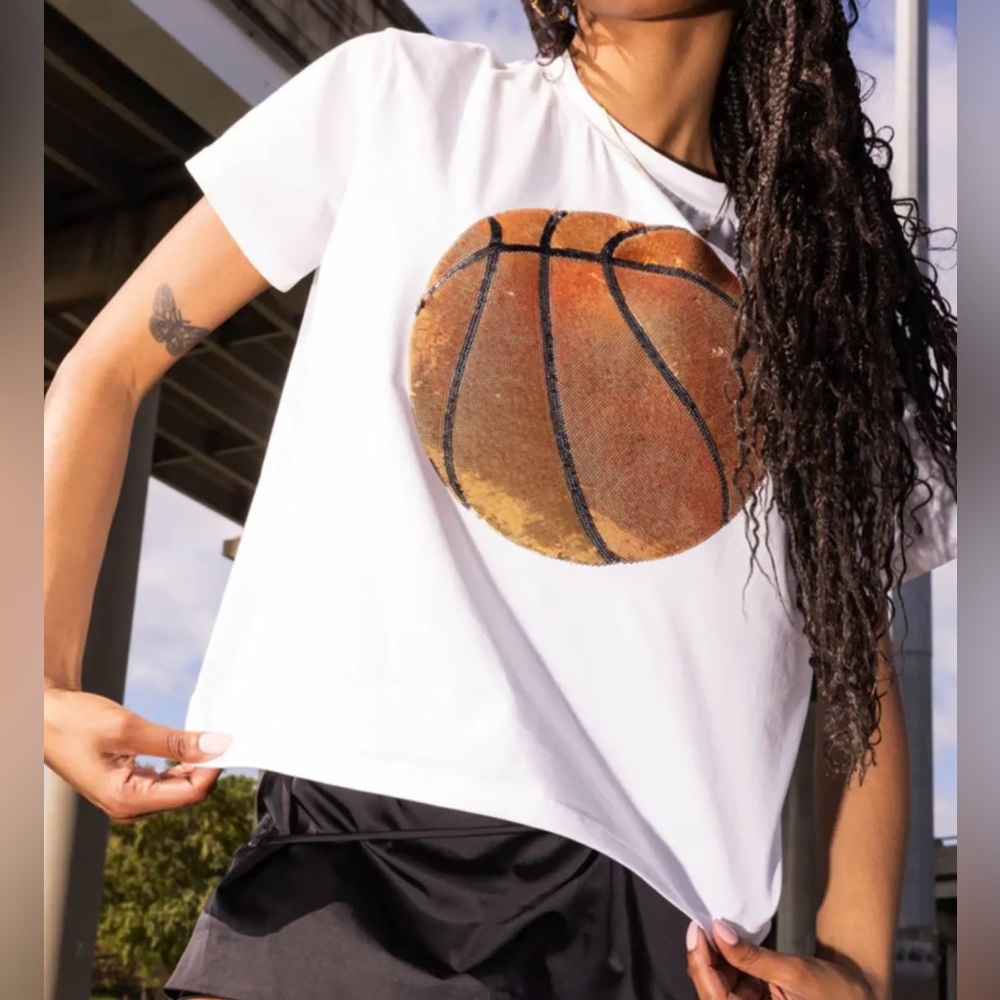 NWOT WOMENS SMALL MEDIUM (bust 44”) QUEEN OF SPARKLES BASKETBALL TEE TOP SHIRT